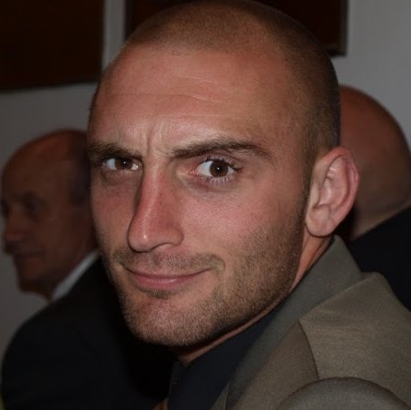 Mark Whiting Photo 26