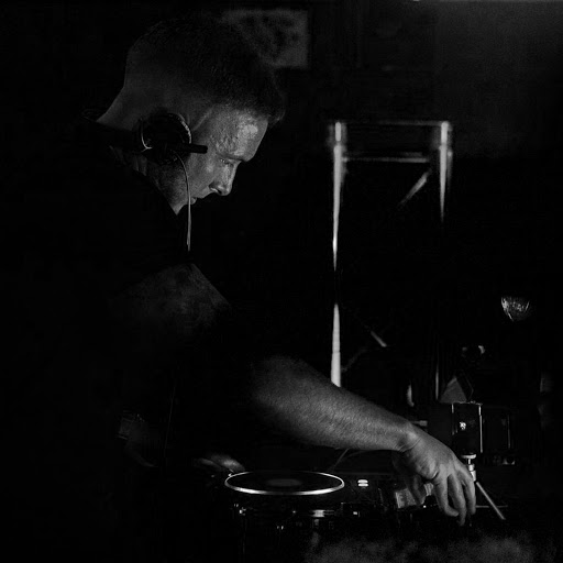 Lee Hardman Photo 7