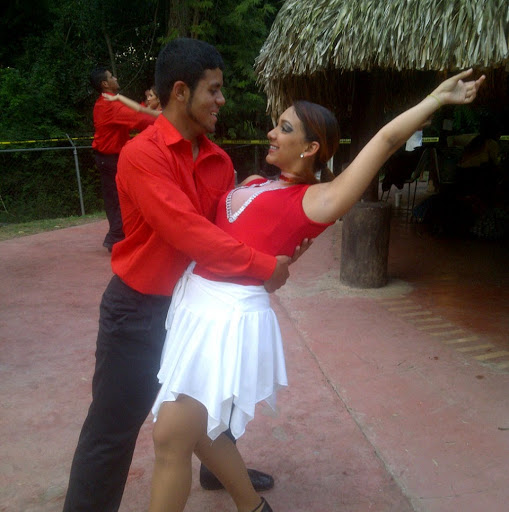 Gilbert Gutierrez Photo 36