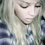Shauna Davies Photo 15