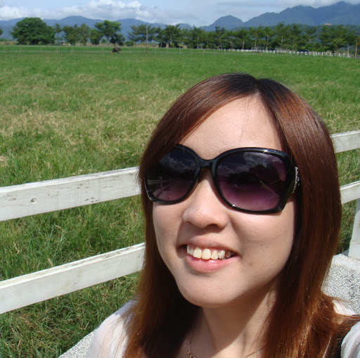 Emily Yang Photo 25
