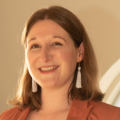 Sarah Dunn Photo 19