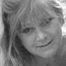 Julie Lowe Photo 33