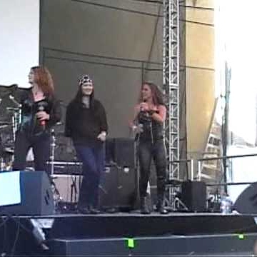 Kim Gonzalez Photo 10