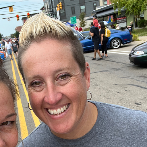 Amanda Earley Photo 22