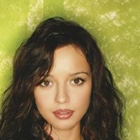 Julie Horvath Photo 15