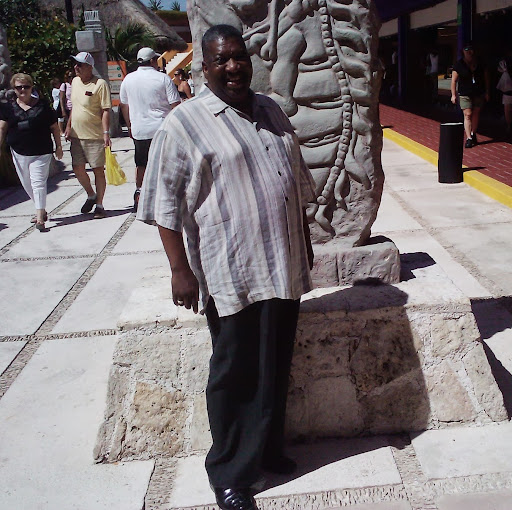 Lucious Robinson Photo 4