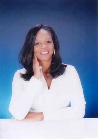 Sharon Tyler Photo 1