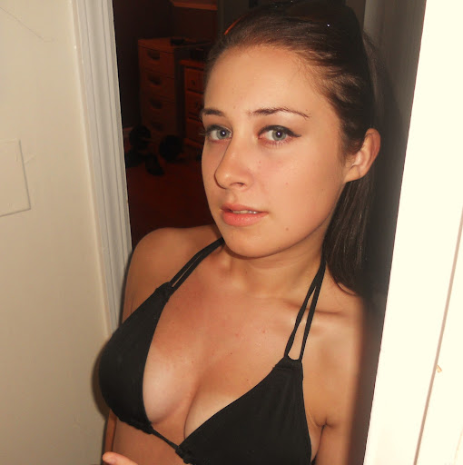 Emily Small Photo 13