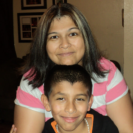 Elizabeth Medrano Photo 15