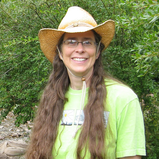 Anne Devries Photo 7