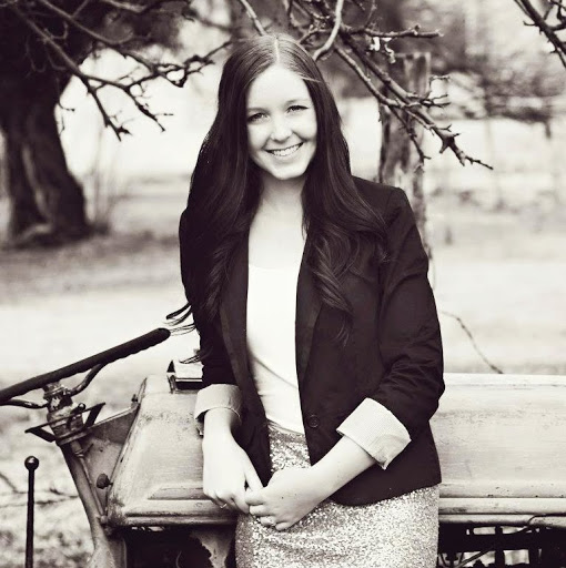 Sara Huber Photo 38