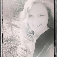 Angela Meyer Photo 26