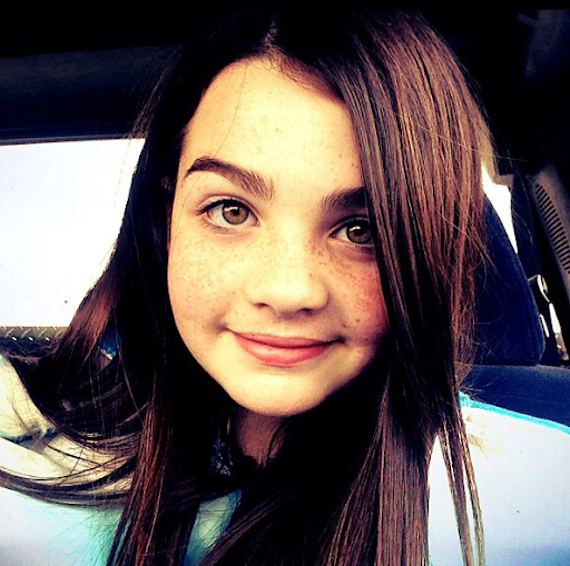 Taylor Barnett Photo 38