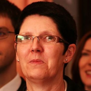 Julie Latham Photo 7