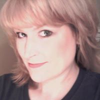 Holly Stewart Photo 25