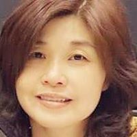 Julie Lo Photo 19