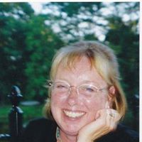 Julia Emanuel Photo 4