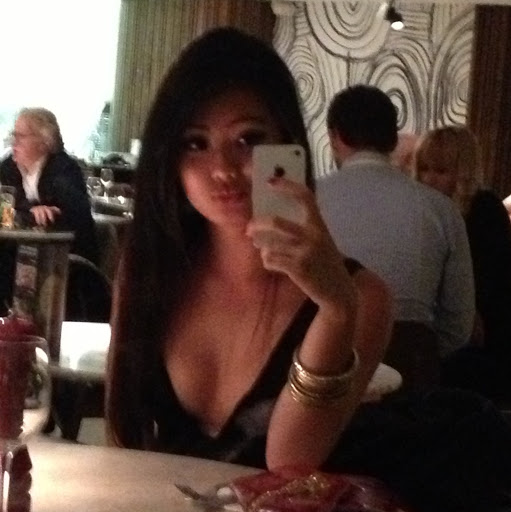 Amy Lau Photo 15