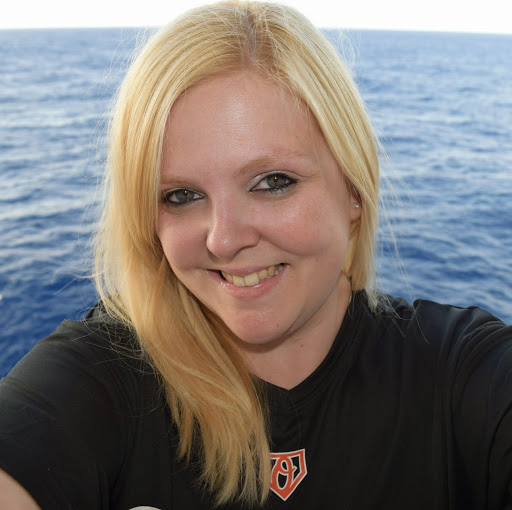 Tina Hartman Photo 34