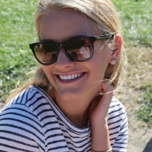 Laura Barrett Photo 8