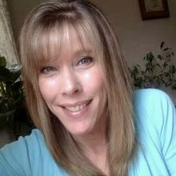 Kelly Livingston Photo 45