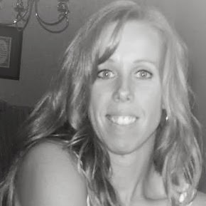 Jennifer Pettit Photo 38