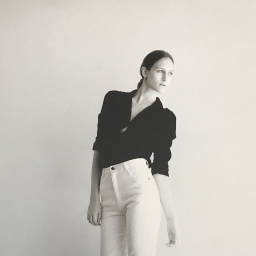 Caroline Ellis Photo 9