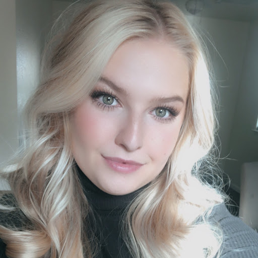 Julia Clark Photo 5