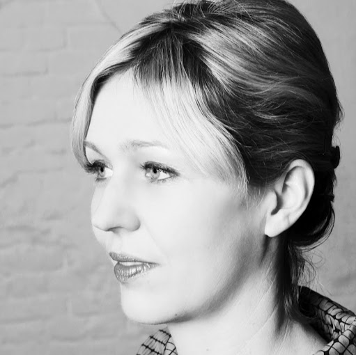 Christine Fischer Photo 28