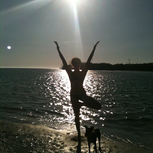 Rachel Gray Photo 27