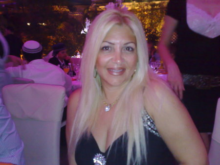 Shelley Perry Photo 7