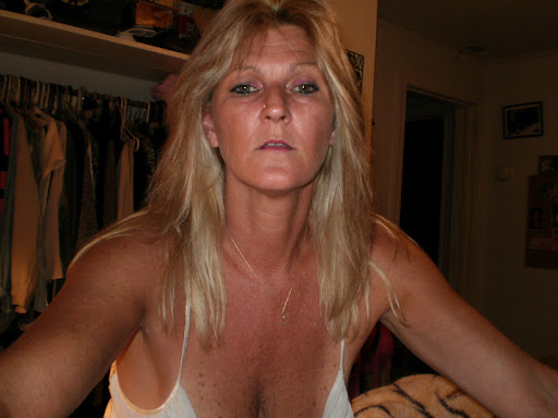 Mona Reynolds Photo 17