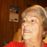 Betty Graves Photo 34