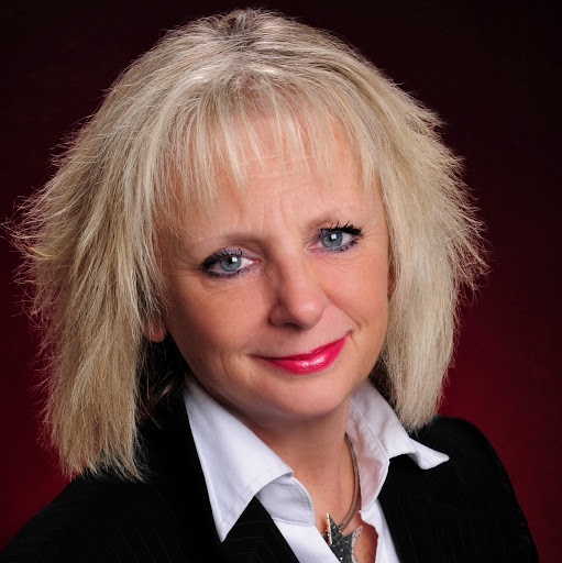 Linda Schultz Photo 26