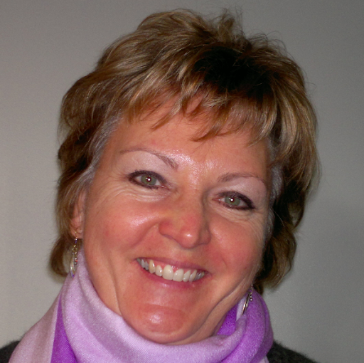Lorraine Taylor Photo 14