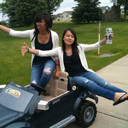 Elizabeth Trinh Photo 15
