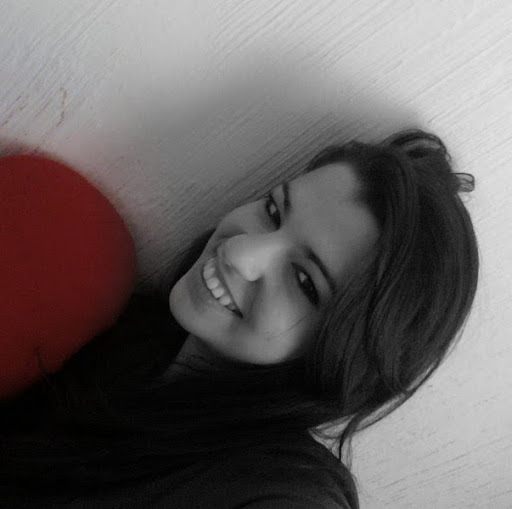 Alexandra Moura Photo 12
