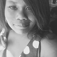 April Holmes Photo 20