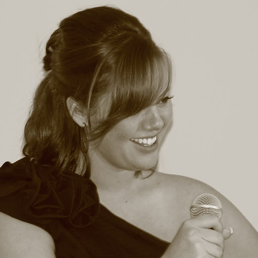 Megan Watts Photo 15