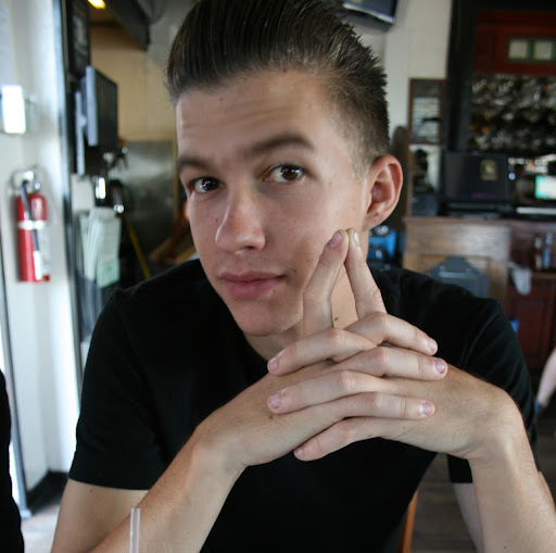 Aaron Travis Photo 32