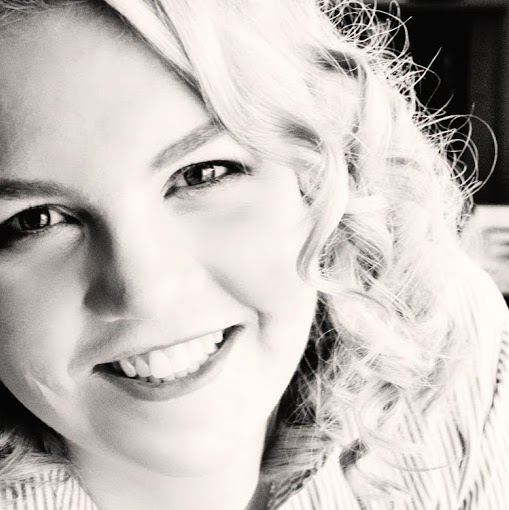 Jennifer Magee Photo 32