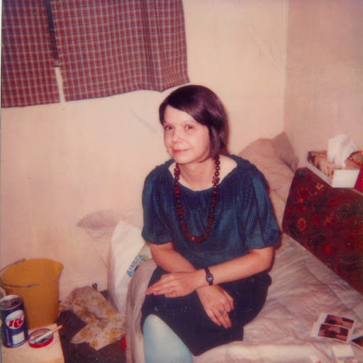 Linda Oliver Photo 30