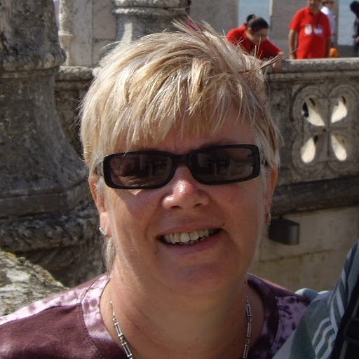 Jayne Hooper Photo 3