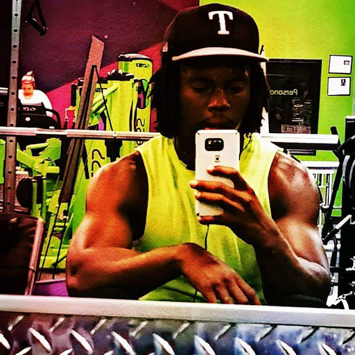Travis Holmes Photo 9