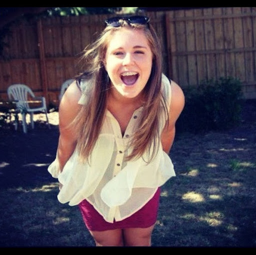 Emily Hinds Photo 37