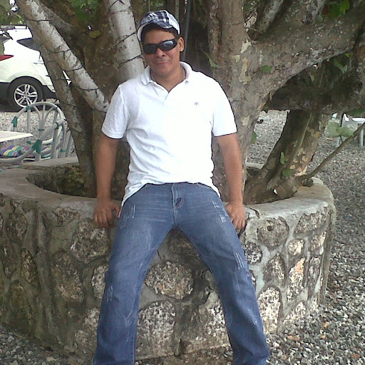 Robert Sosa Photo 28