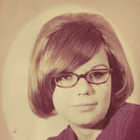 Gloria Robbins Photo 11