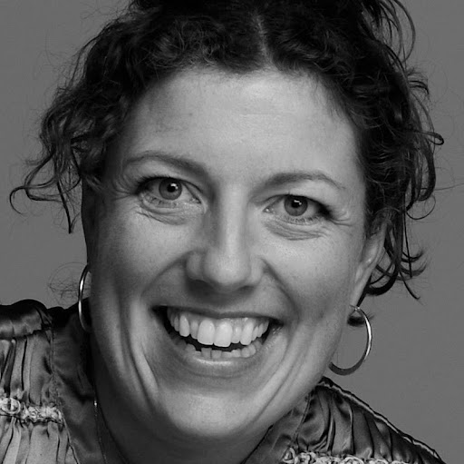 Elizabeth Strand Photo 30