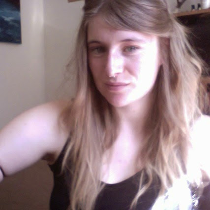 Laura Oakley Photo 34